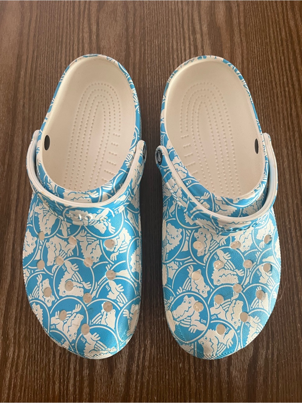 CROCS Blue and White Patterned Slip-On Clogs Mens size 13